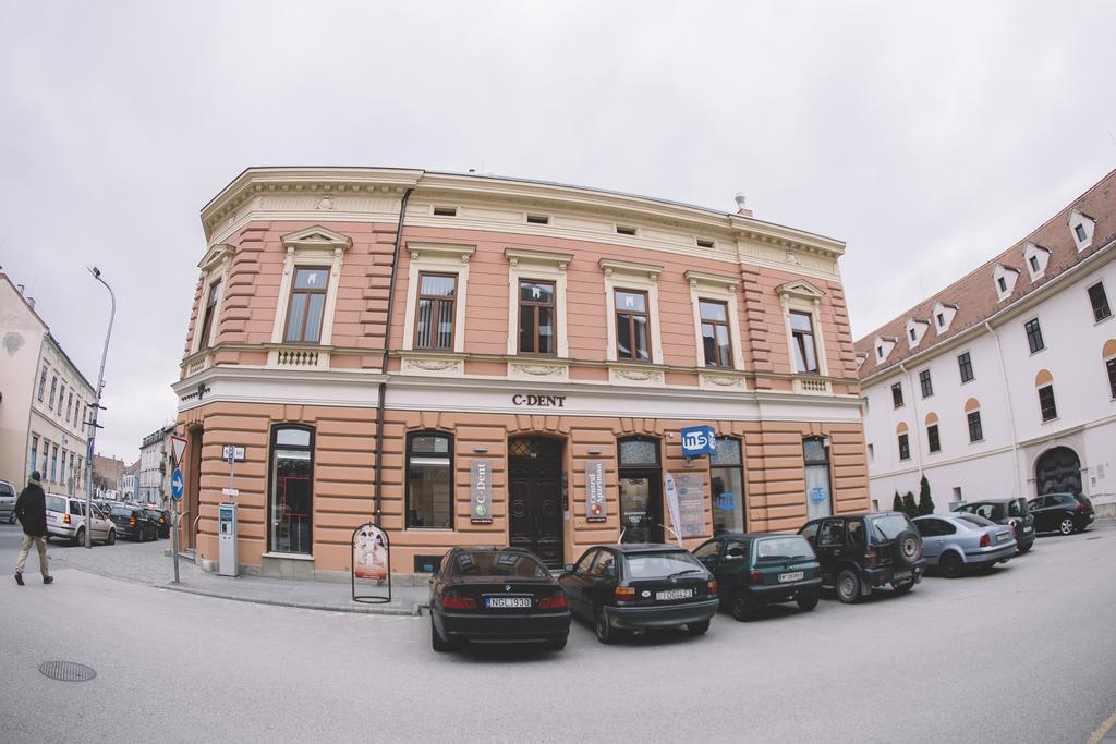 Central Apartman Sopron מראה חיצוני תמונה