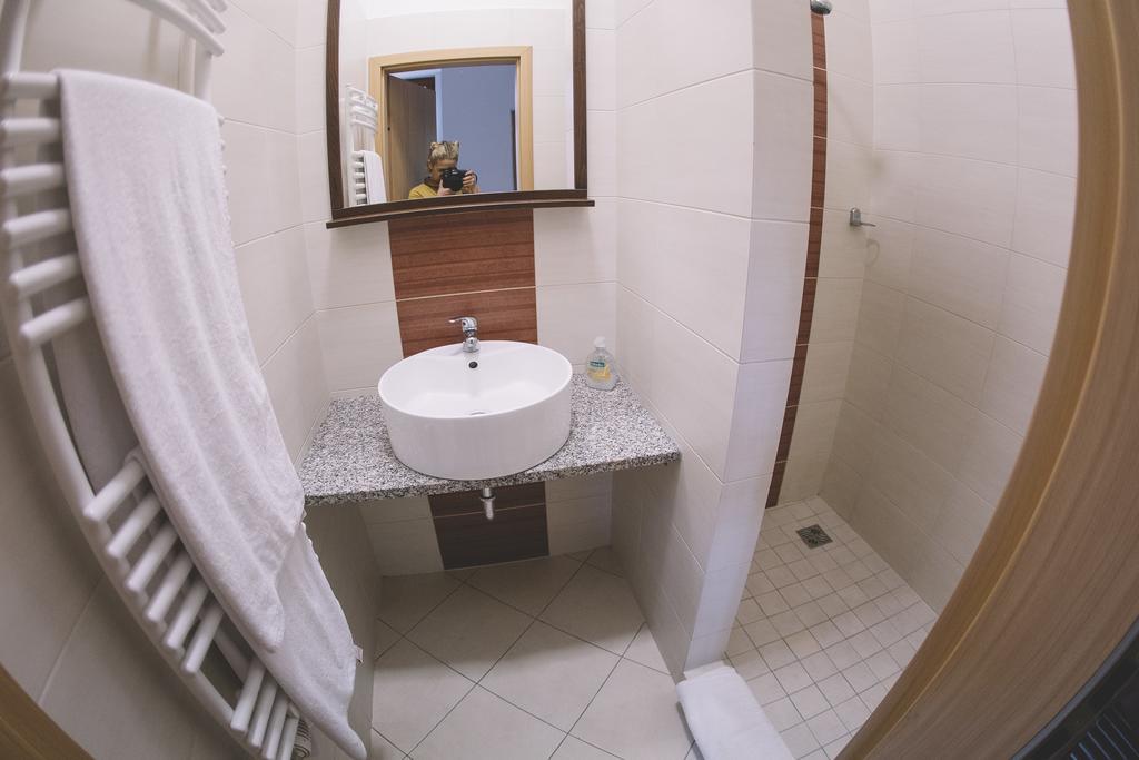 Central Apartman Sopron מראה חיצוני תמונה