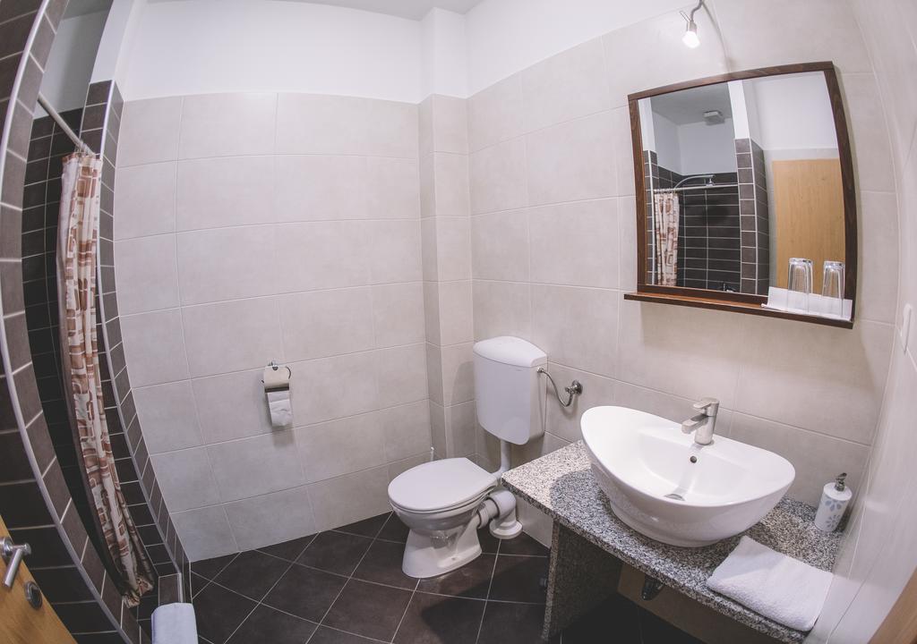 Central Apartman Sopron מראה חיצוני תמונה