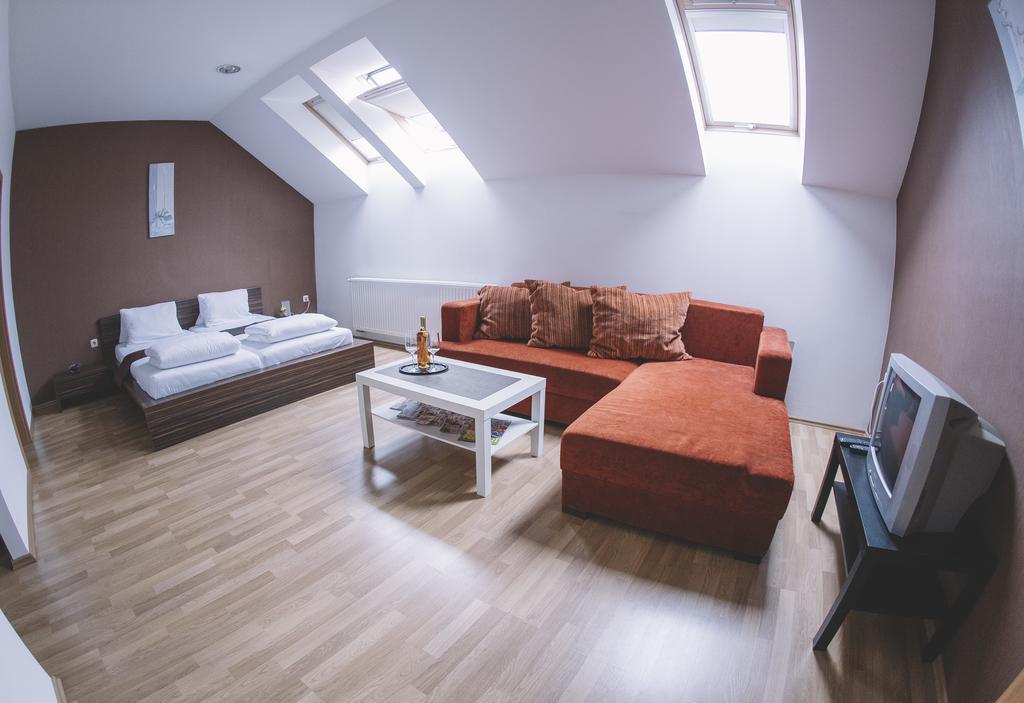 Central Apartman Sopron מראה חיצוני תמונה