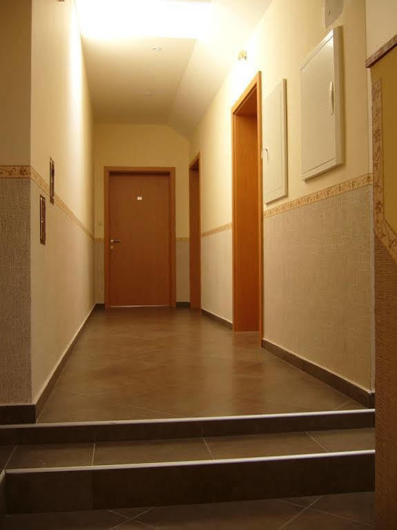 Central Apartman Sopron מראה חיצוני תמונה