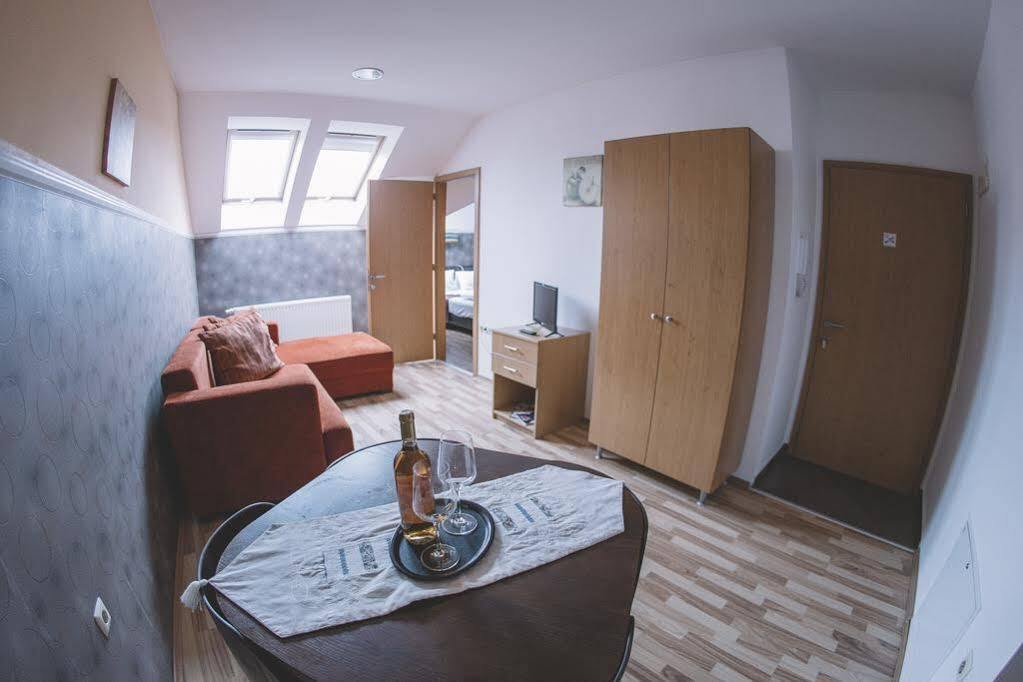 Central Apartman Sopron מראה חיצוני תמונה