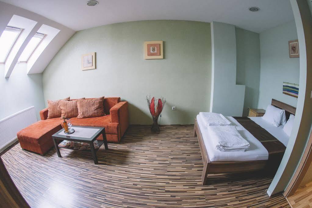 Central Apartman Sopron מראה חיצוני תמונה