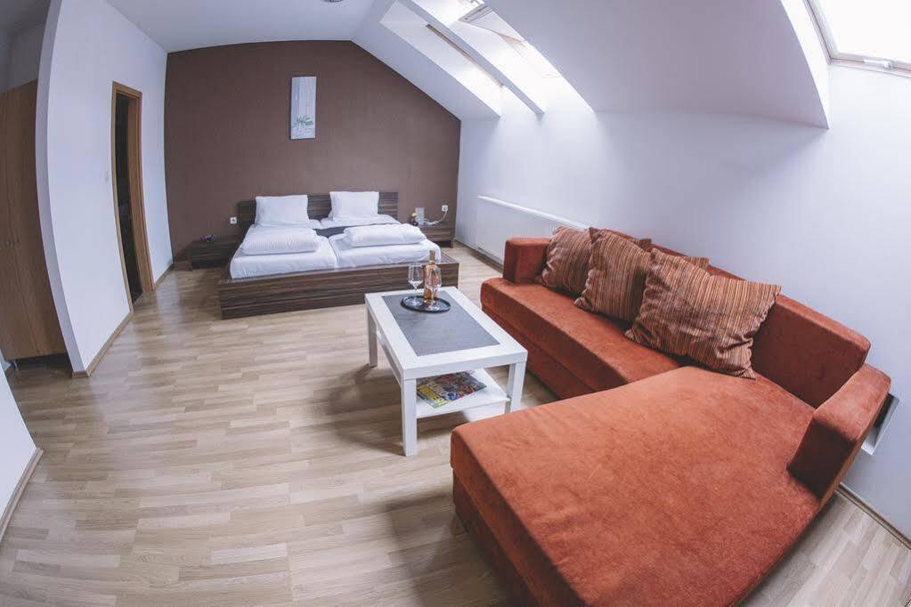Central Apartman Sopron מראה חיצוני תמונה