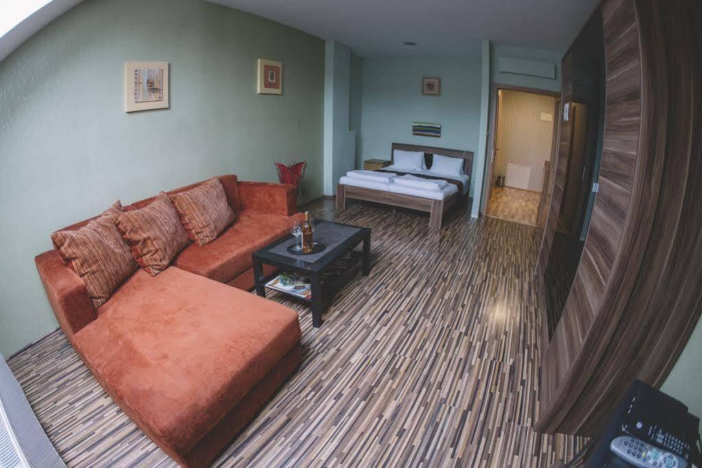 Central Apartman Sopron מראה חיצוני תמונה